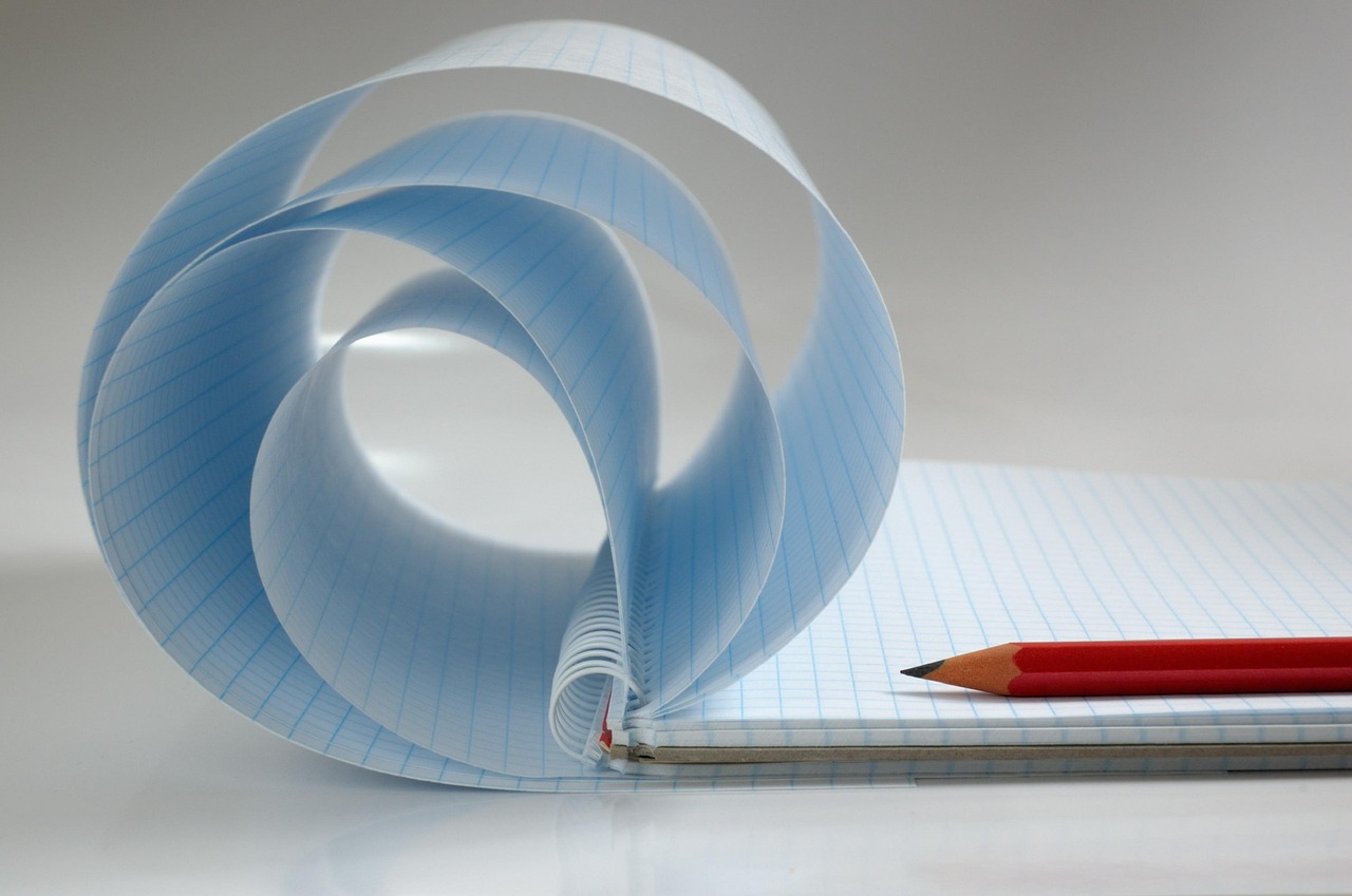 o que faz um copywriter — profissional de redação publicitária e marketing digital criando textos