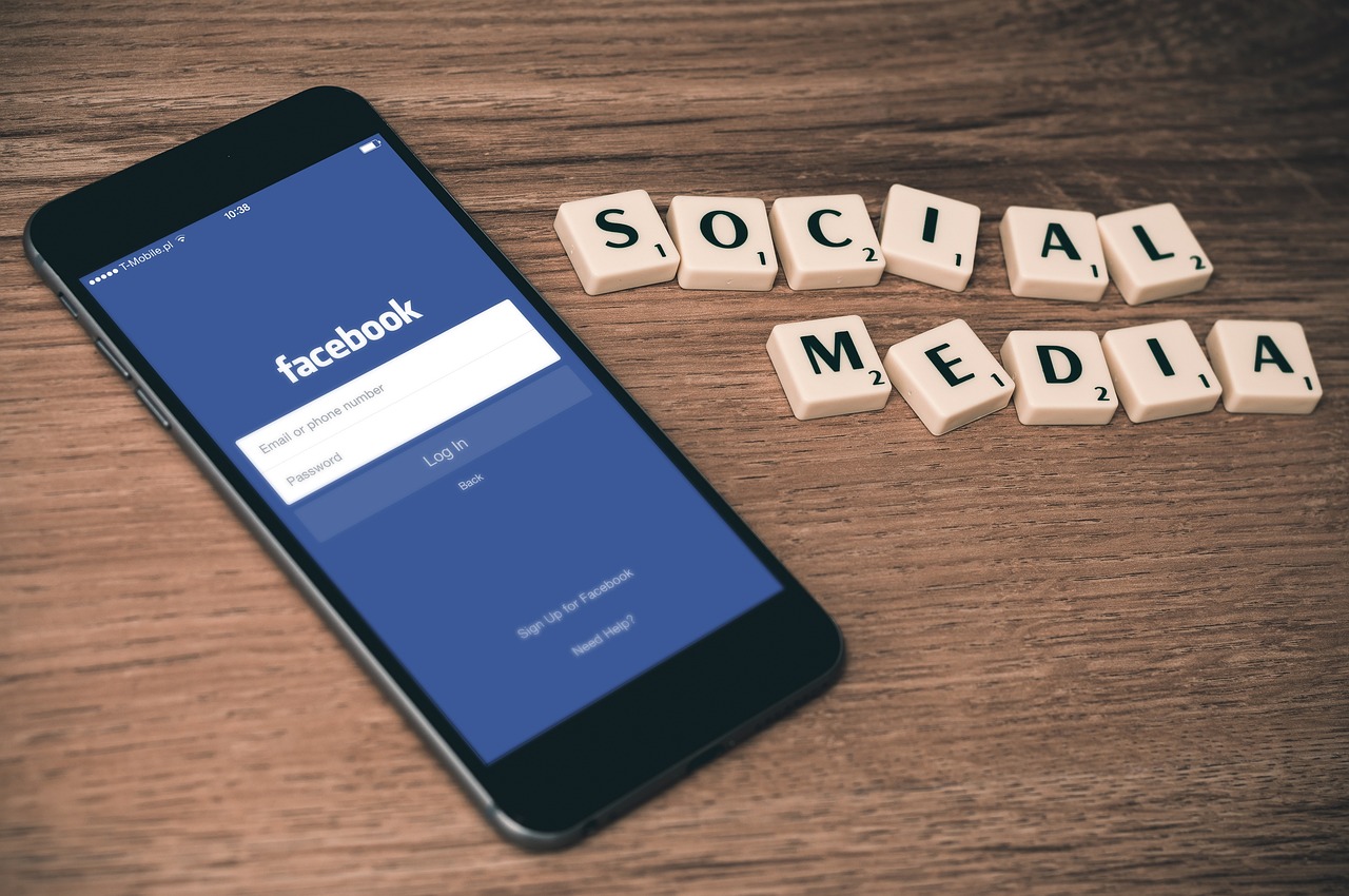Redes sociais e marketing digital — Meta Ads integrado à estratégia de tráfego pago para negócios locais