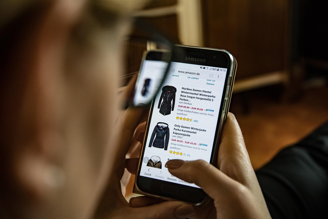 Compras online pelo celular — experiência mobile de loja virtual otimizada para conversão