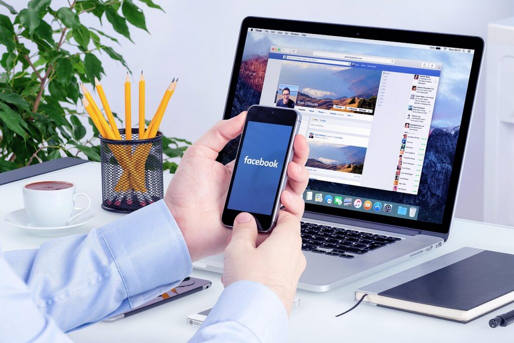 Pixel do Facebook o que é — código de rastreamento que monitora o comportamento dos visitantes no site para otimizar anúncios