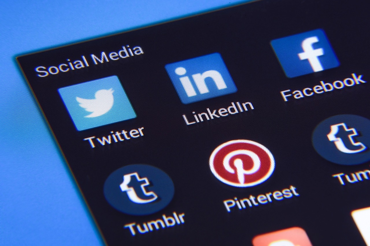 Redes sociais e marketing digital com Meta Pixel — como o rastreamento entre site e Instagram e Facebook melhora o ROI das campanhas
