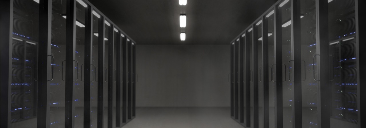 Sala de servidores (data center) que compõe os pontos de presença PoP de uma CDN usada em edge computing