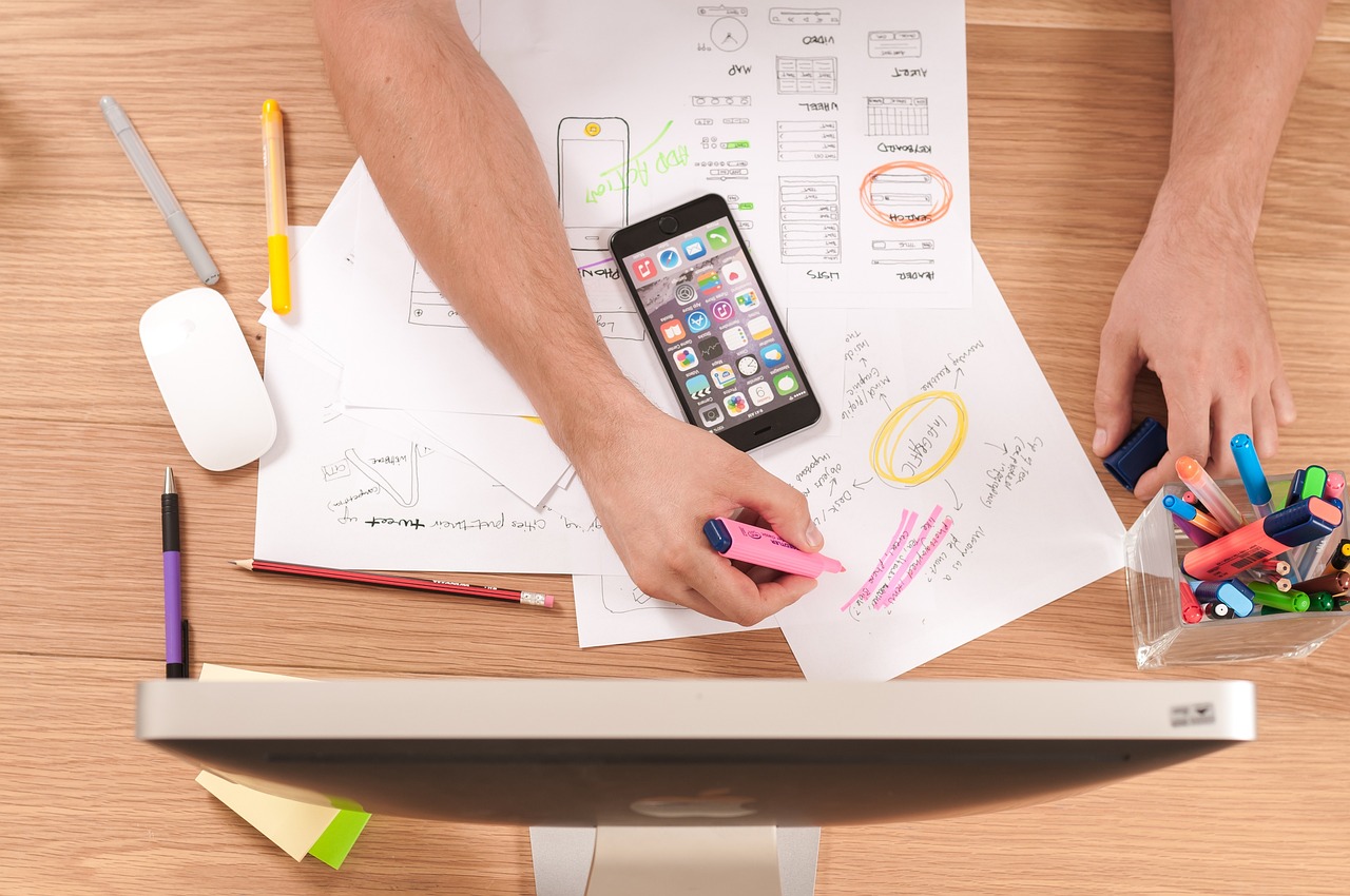 prototipagem UI e UX design — diferença entre web design e desenvolvimento de site