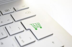 Mensagem de carrinho abandonado: carrinho de compras online representando vendas perdidas no e-commerce