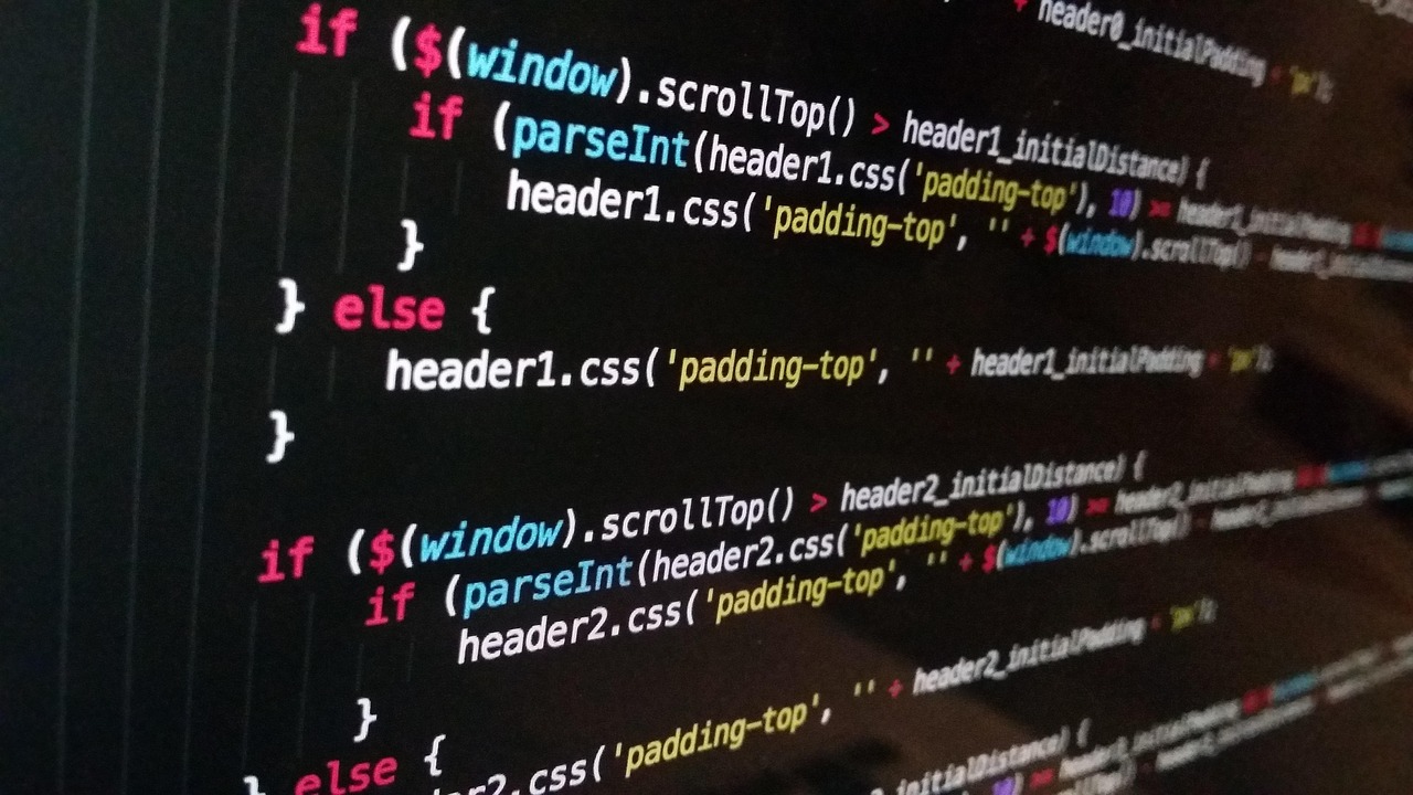 Tela de programação ilustrando as três métricas do Core Web Vitals: LCP, INP e CLS