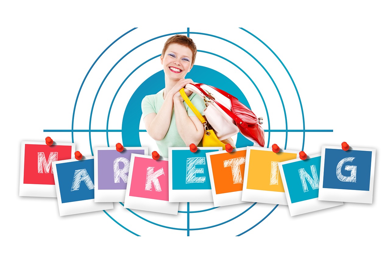 Cliente satisfeito representando o conceito de prova social no marketing digital