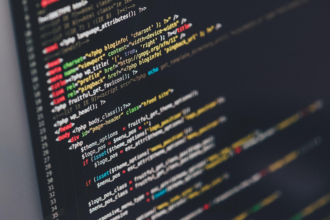 Código HTML mostrando a estrutura de uma tag canonical dentro do head do documento, elemento essencial de SEO técnico