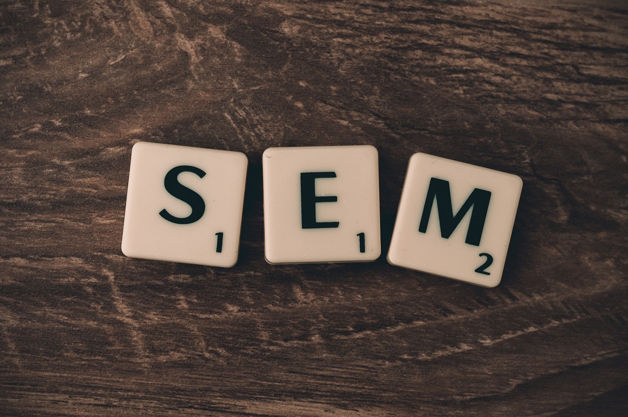 Painel de SEO e marketing com tráfego e análise para responder perguntas frequentes sobre o que é marketing de conteúdo